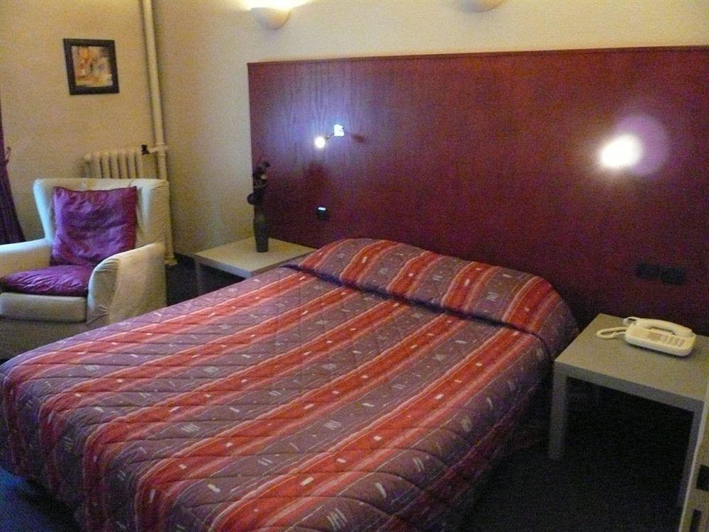 Hotel Terminus - Pizzeria Pizz'A Gogo - Salle De Sport - Face A La Gare Lons-le-Saunier Zewnętrze zdjęcie