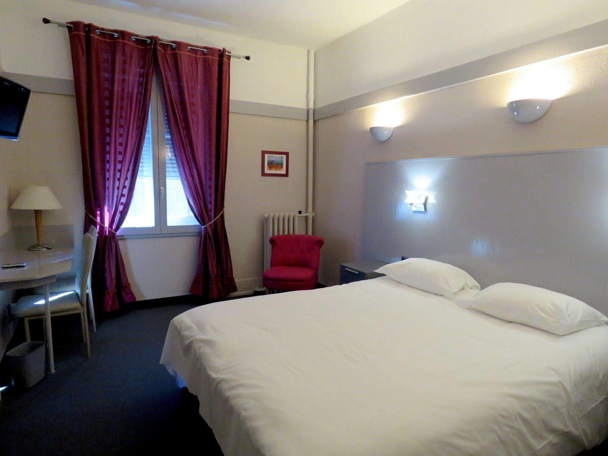 Hotel Terminus - Pizzeria Pizz'A Gogo - Salle De Sport - Face A La Gare Lons-le-Saunier Zewnętrze zdjęcie