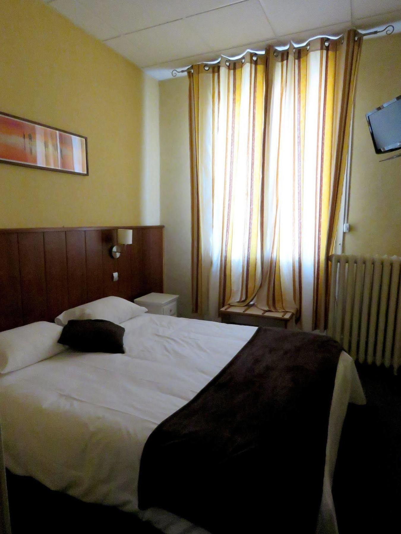 Hotel Terminus - Pizzeria Pizz'A Gogo - Salle De Sport - Face A La Gare Lons-le-Saunier Zewnętrze zdjęcie